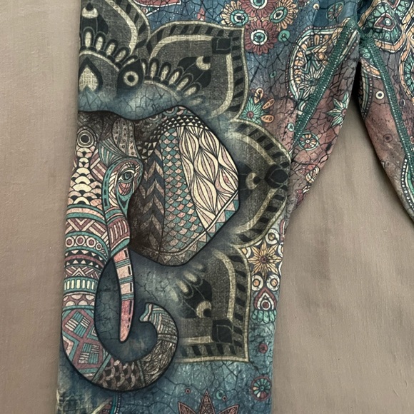 Evolution and creation high rise crop/capri length pants medium - Picture 3 of 4